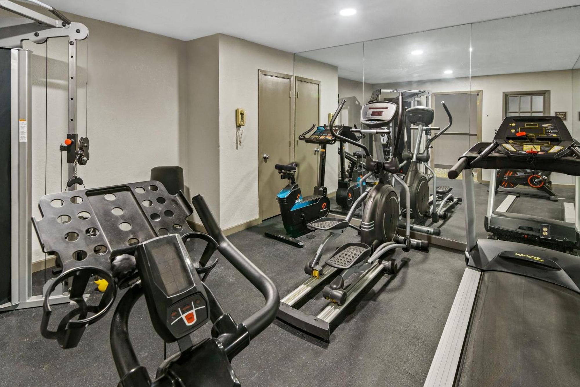 Red Roof Inn & Suites Irving - Dfw Airport South Εξωτερικό φωτογραφία