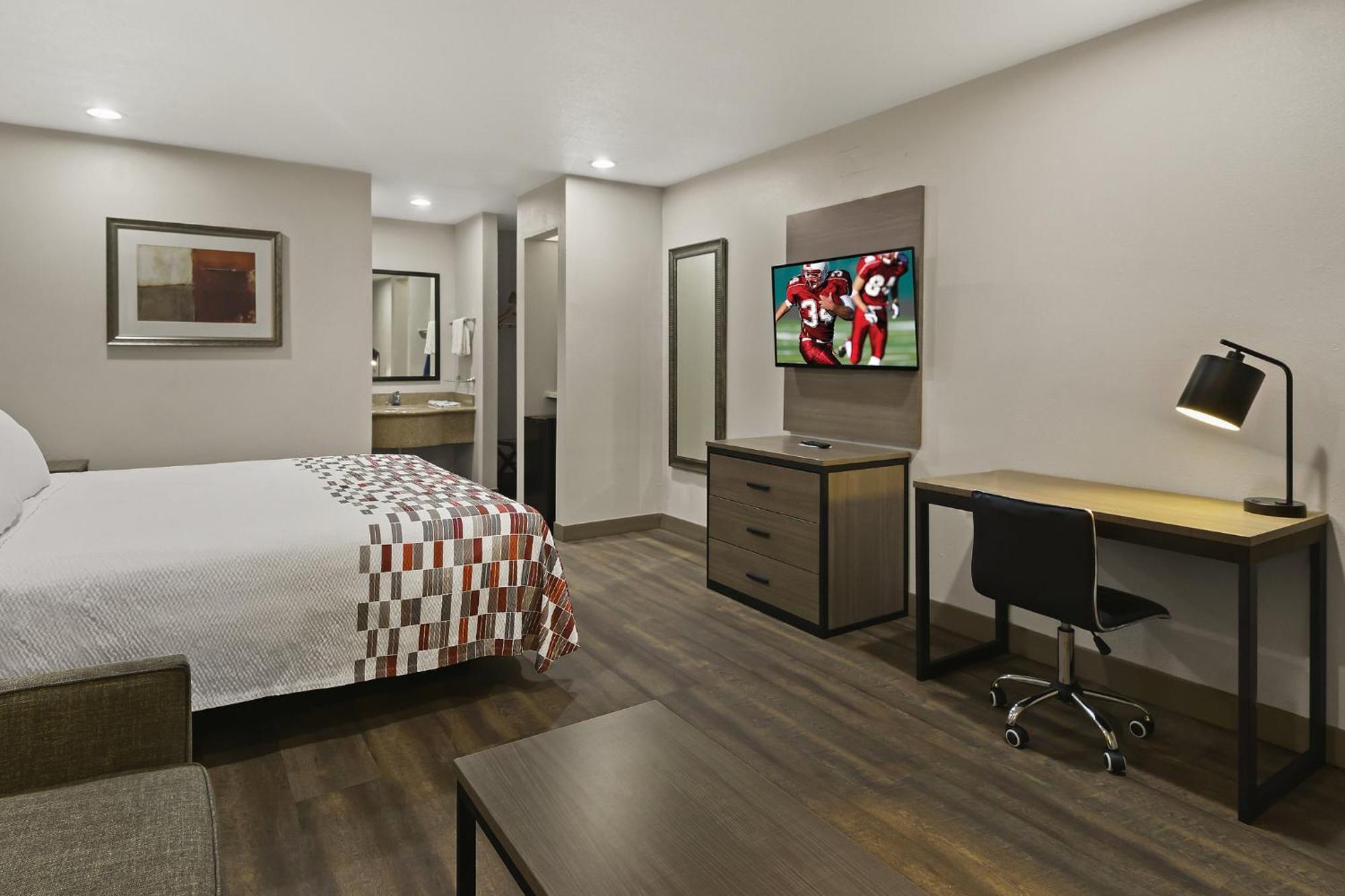 Red Roof Inn & Suites Irving - Dfw Airport South Εξωτερικό φωτογραφία