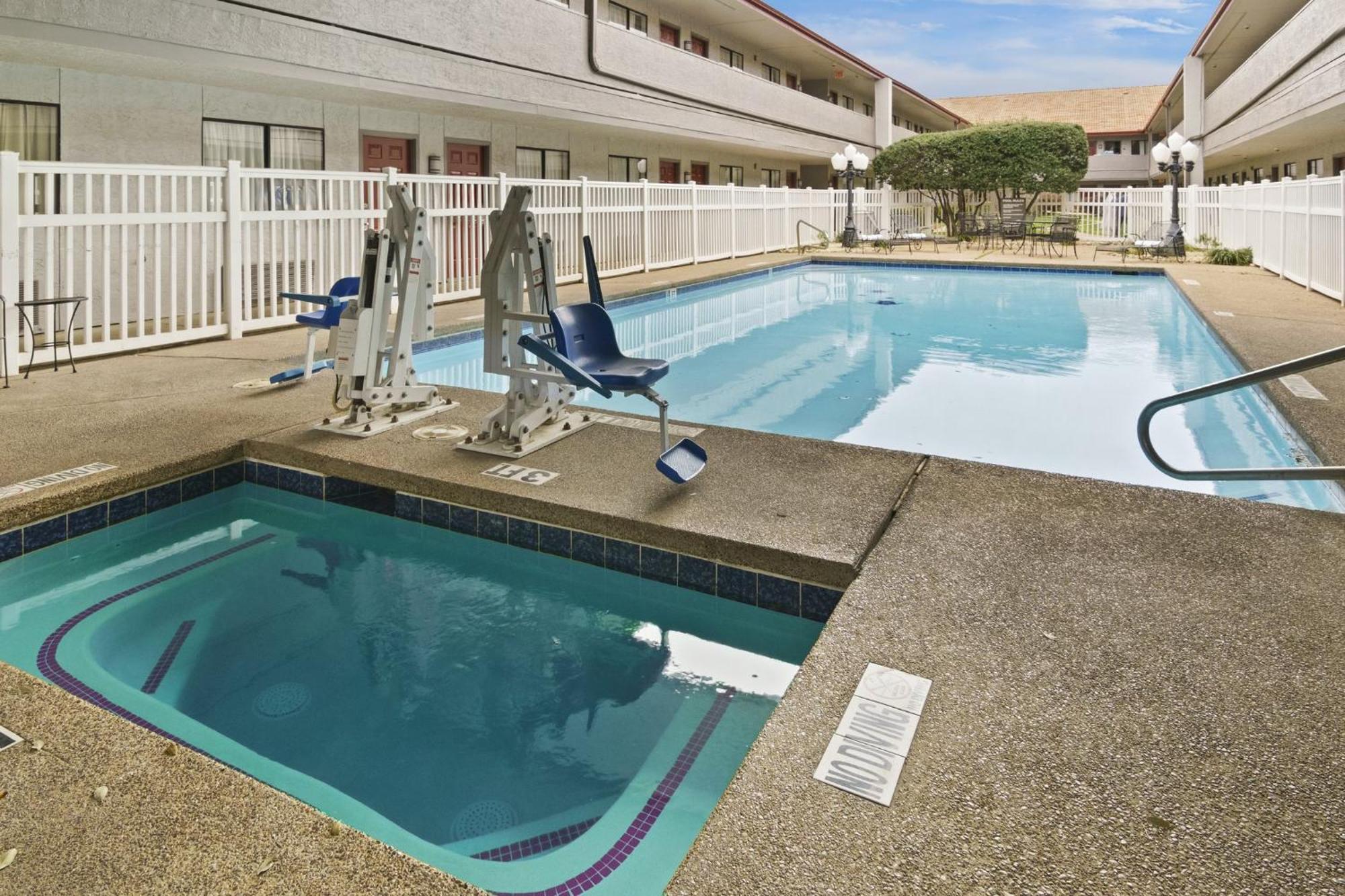 Red Roof Inn & Suites Irving - Dfw Airport South Εξωτερικό φωτογραφία
