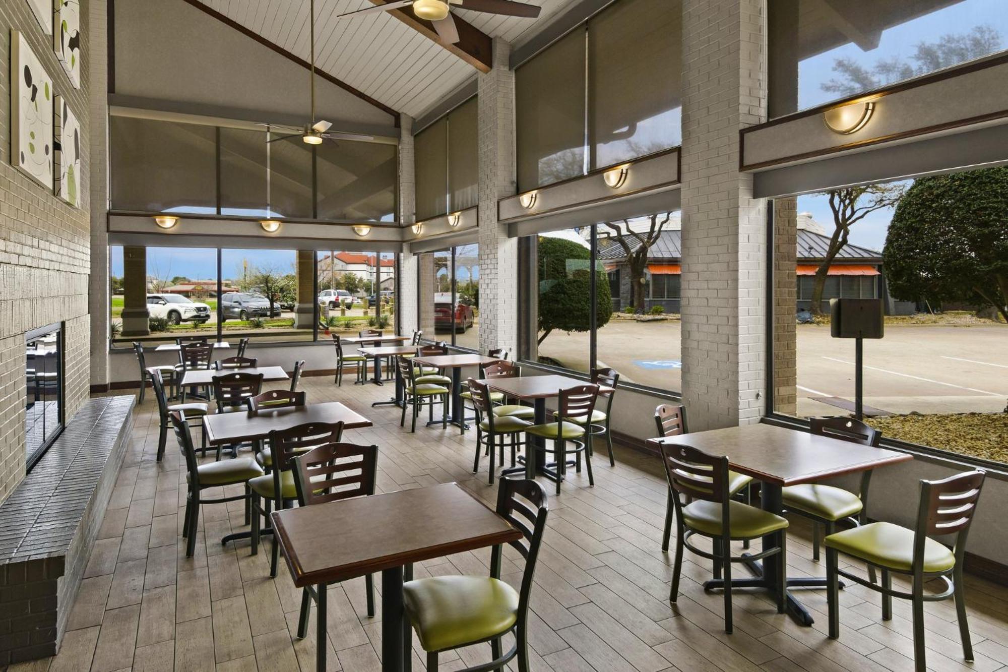 Red Roof Inn & Suites Irving - Dfw Airport South Εξωτερικό φωτογραφία