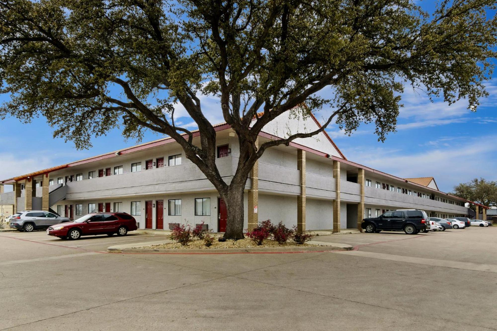 Red Roof Inn & Suites Irving - Dfw Airport South Εξωτερικό φωτογραφία