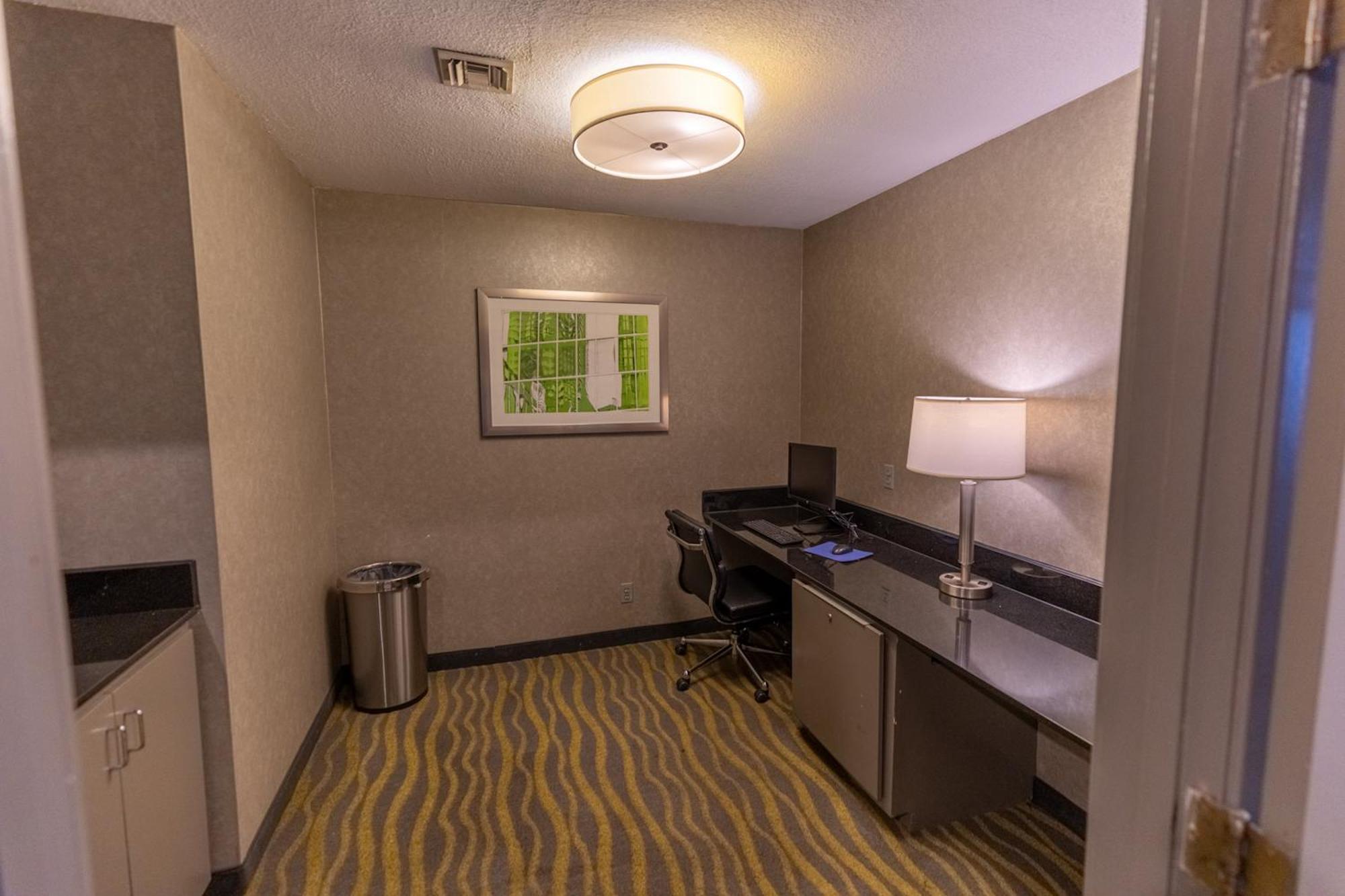 Red Roof Inn & Suites Irving - Dfw Airport South Εξωτερικό φωτογραφία